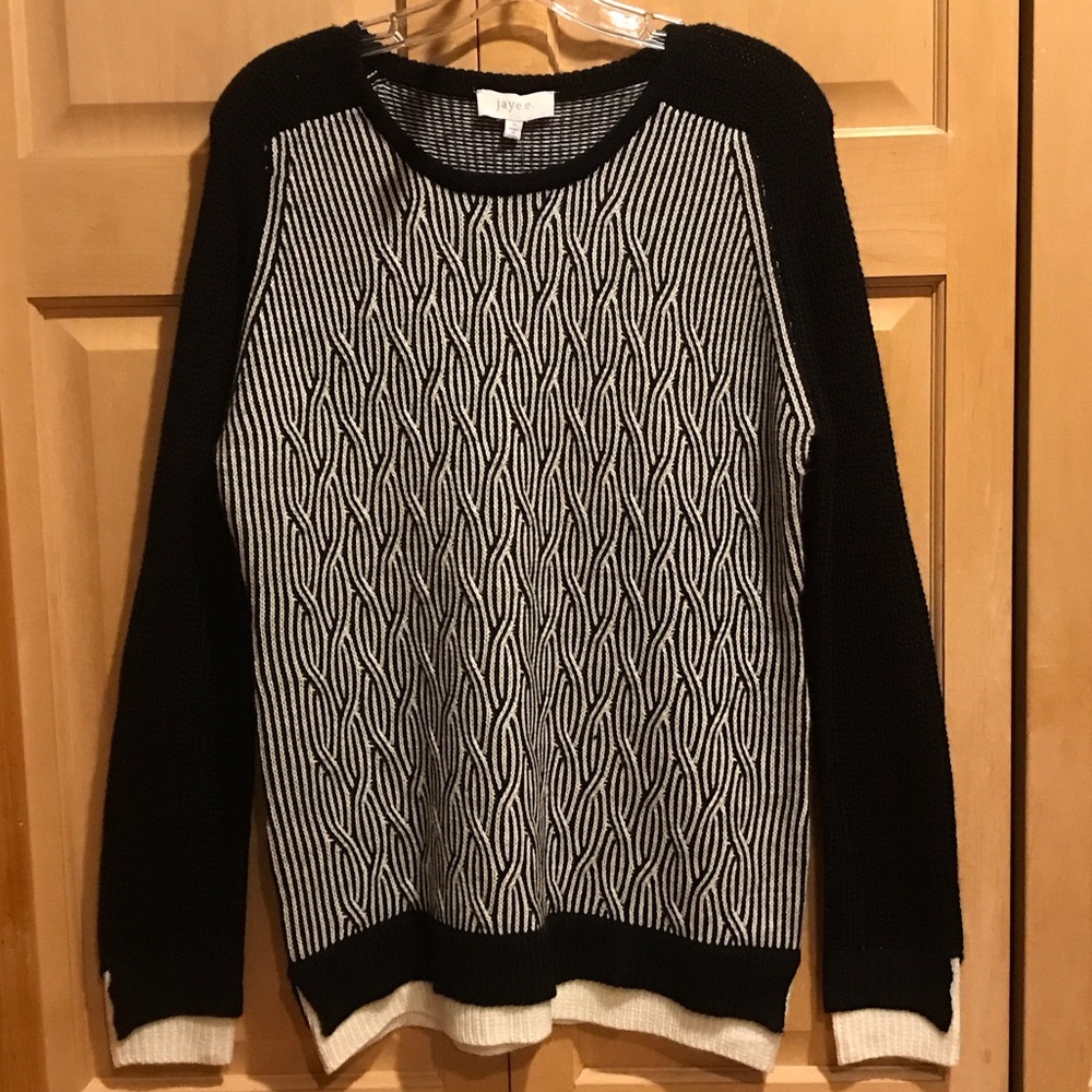 New Jaye.e. Black and White Patterned Crew Neck Sweater